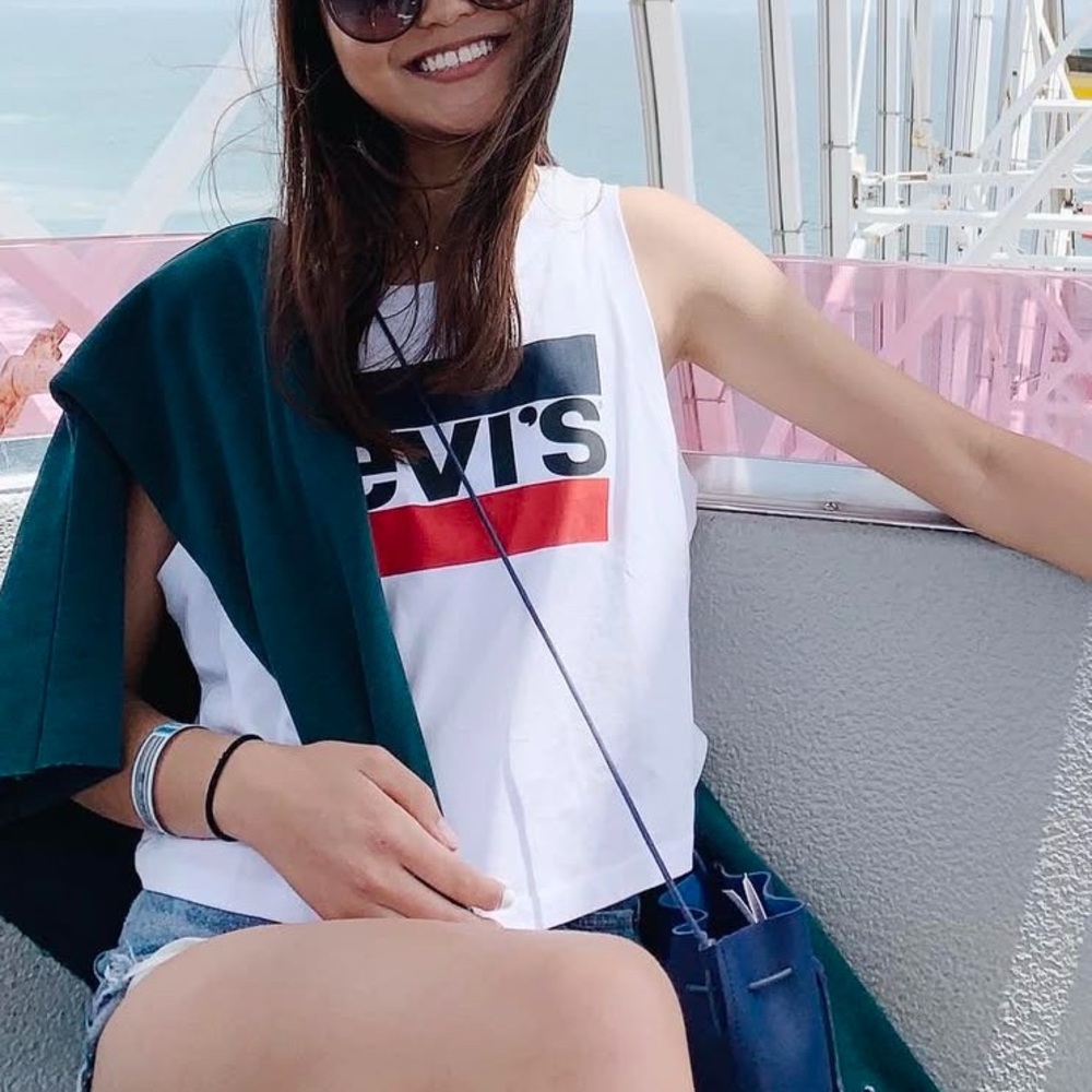 levi’s croptop/ muscle tee
size large